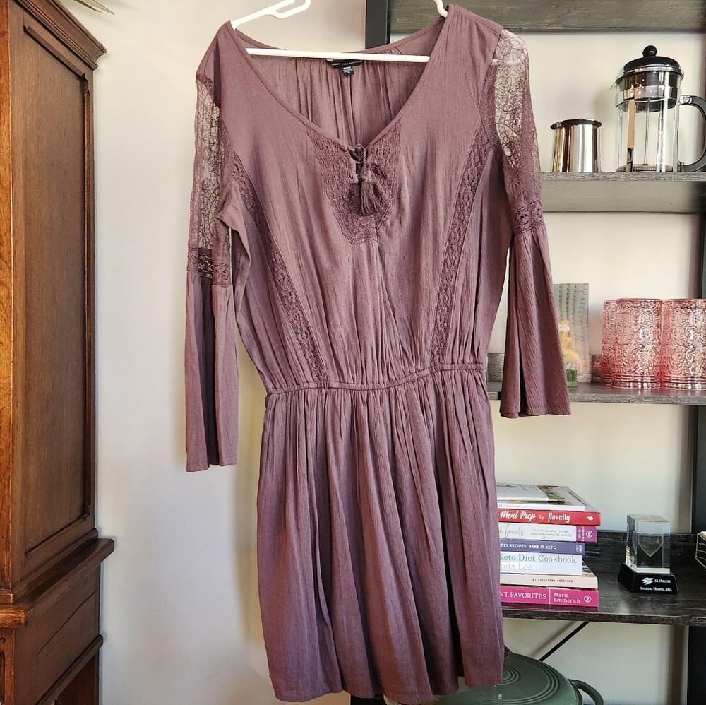 Beautiful American Eagle Outfitters Medium Lacey Purple Dress Size Medium Lined - Picture 1 of 9